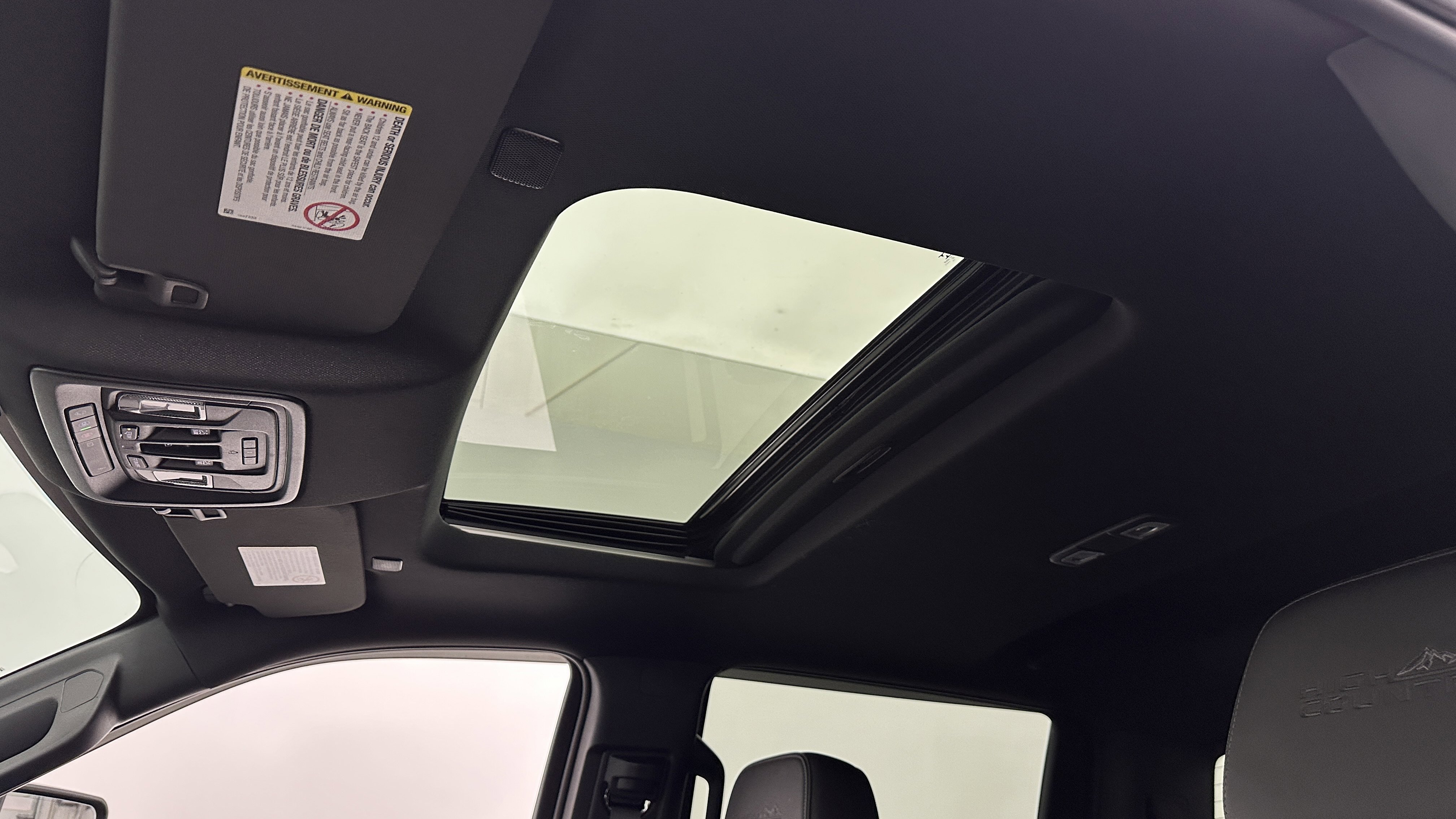 Used 2023 Chevrolet Silverado 2500 High Country w/ Z71 Off-Road Package image 5