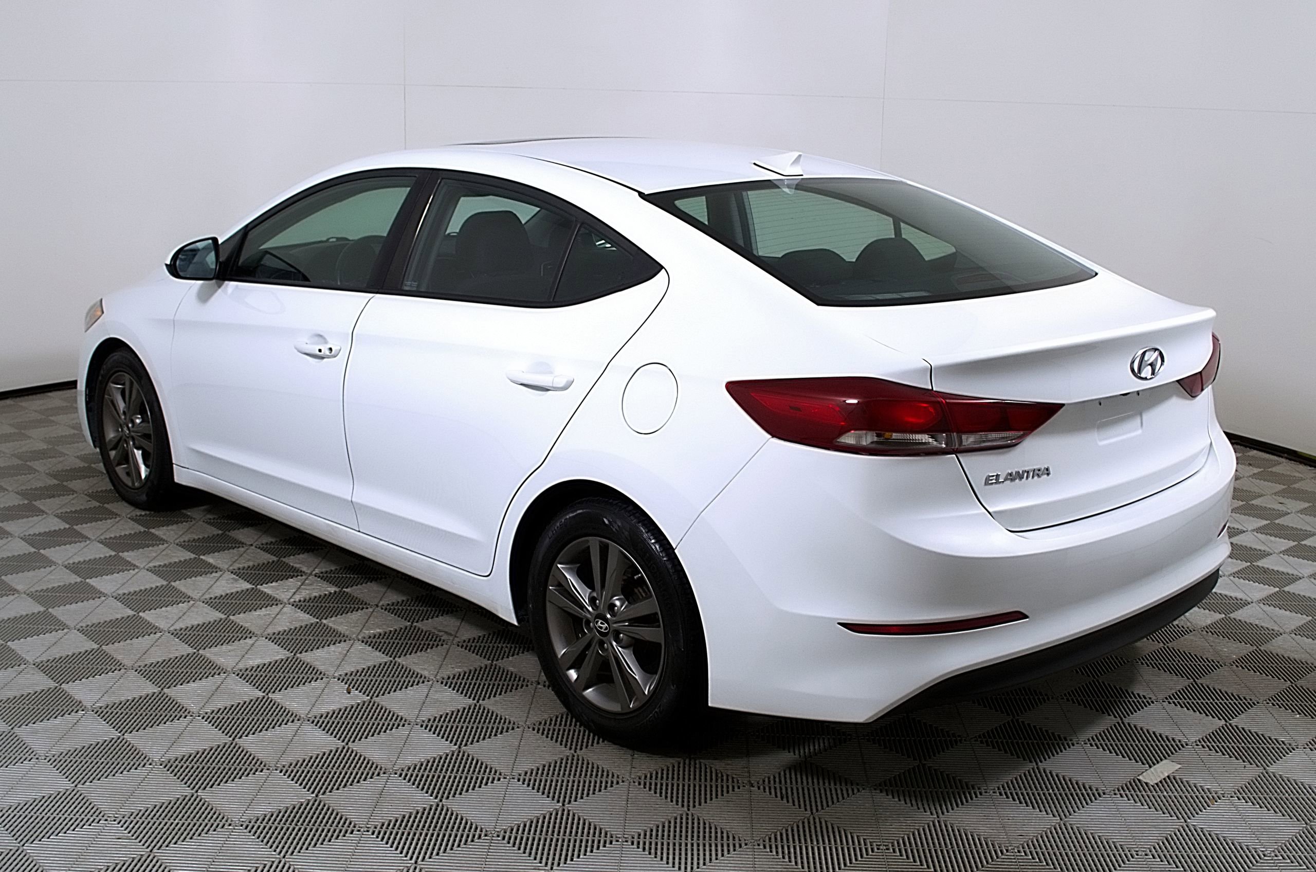 Used 2017 Hyundai Elantra Value Edition w/ Cargo Package image 9
