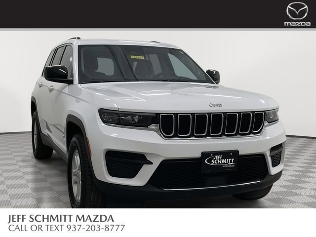 Used 2024 Jeep Grand Cherokee Laredo image 1