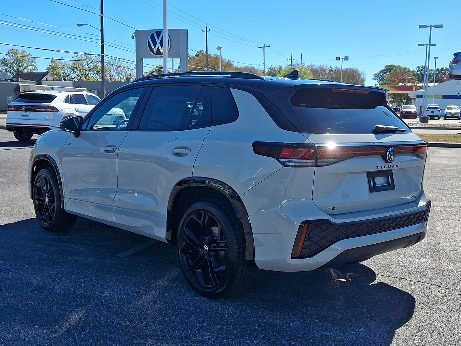 New 2025 Volkswagen Tiguan SE R-Line image 4