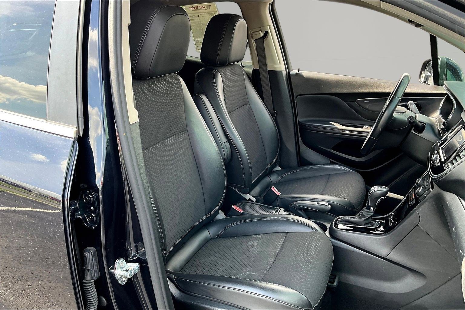 Used 2022 Buick Encore Preferred w/ Safety Package image 29