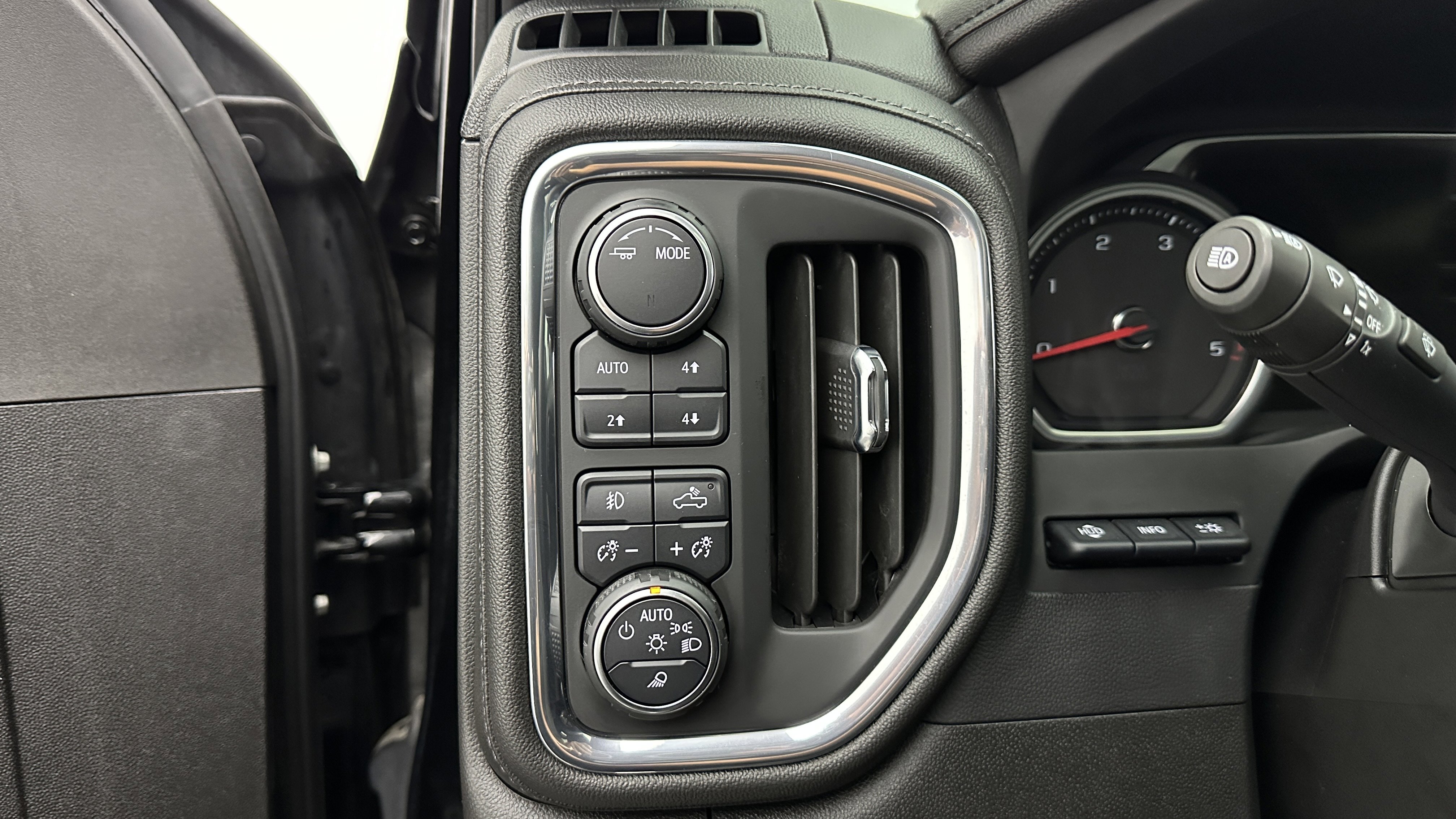 Used 2023 Chevrolet Silverado 2500 High Country w/ Z71 Off-Road Package image 24