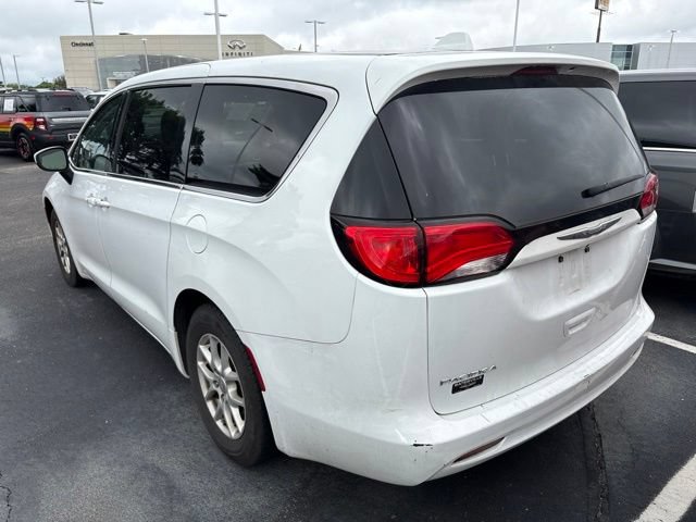 Used 2017 Chrysler Pacifica Touring FWD image 4