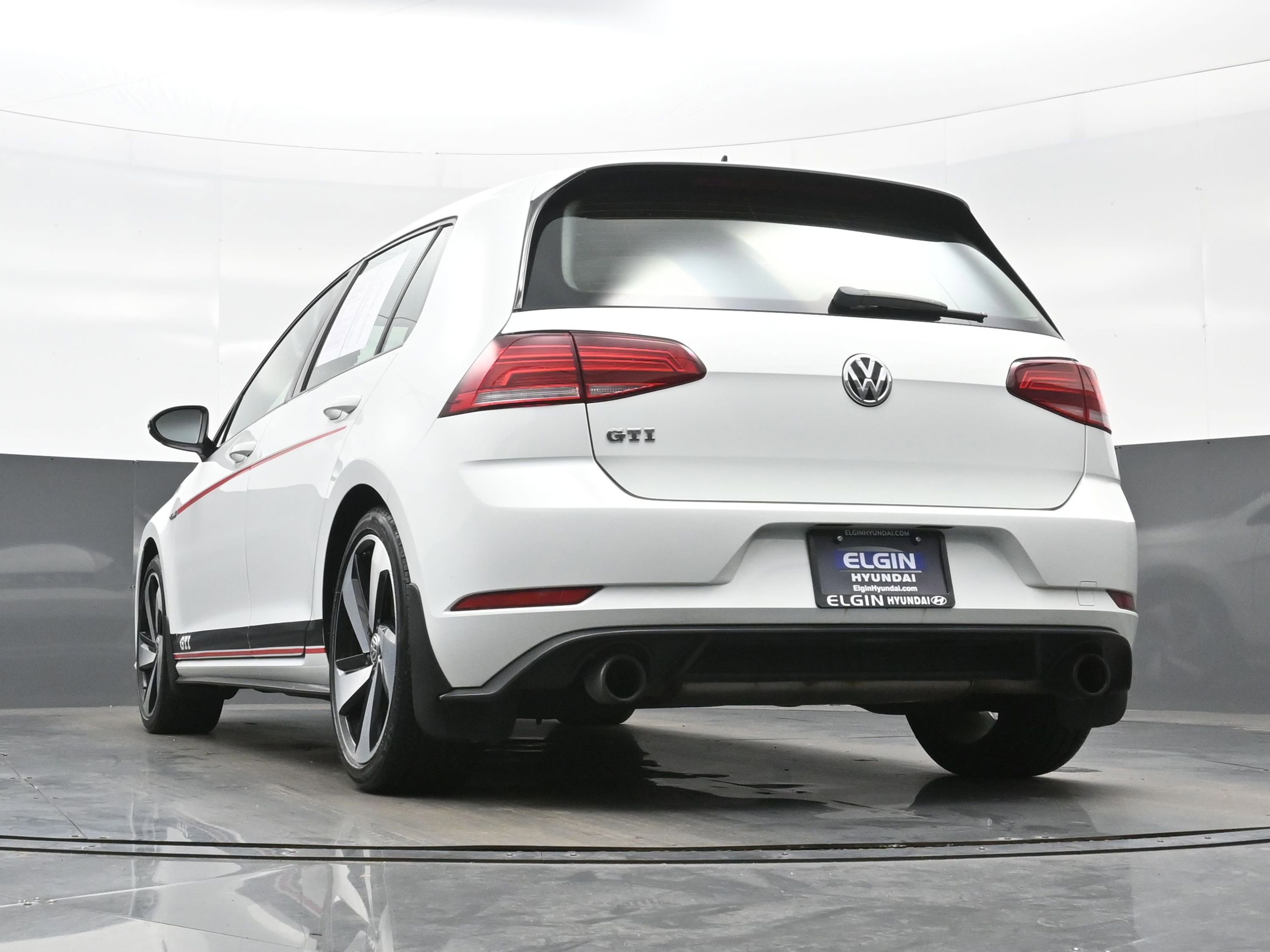 Used 2018 Volkswagen GTI SE FWD image 29