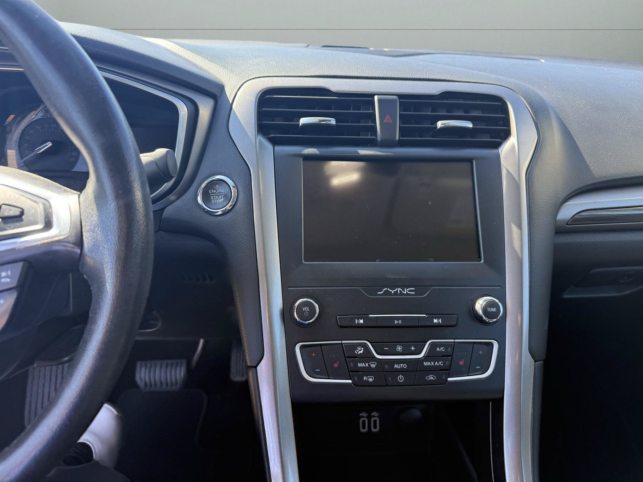 Used 2019 Ford Fusion SEL FWD image 10