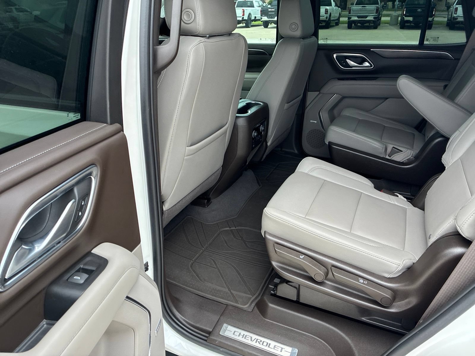 Used 2023 Chevrolet Tahoe Z71 w/ Luxury Package AWD/4WD image 21