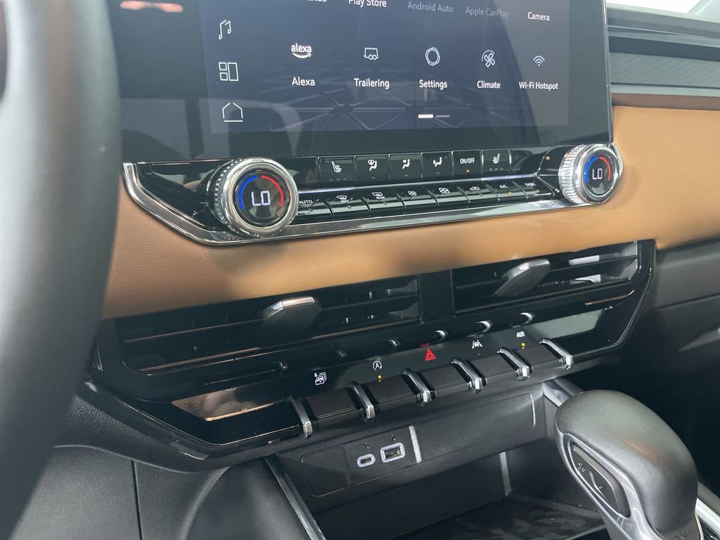 Used 2025 GMC Canyon AT4 image 18