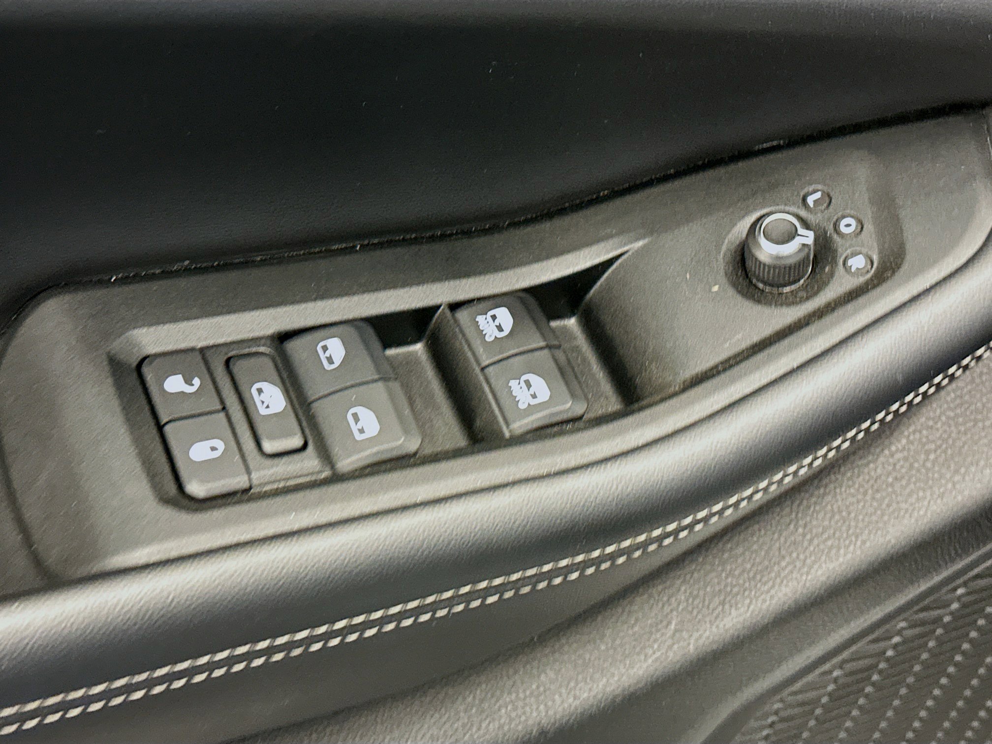 Used 2024 Jeep Grand Cherokee L Laredo image 15