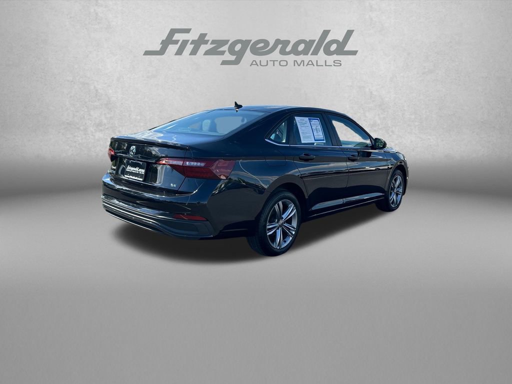 Used 2024 Volkswagen Jetta SE FWD image 7
