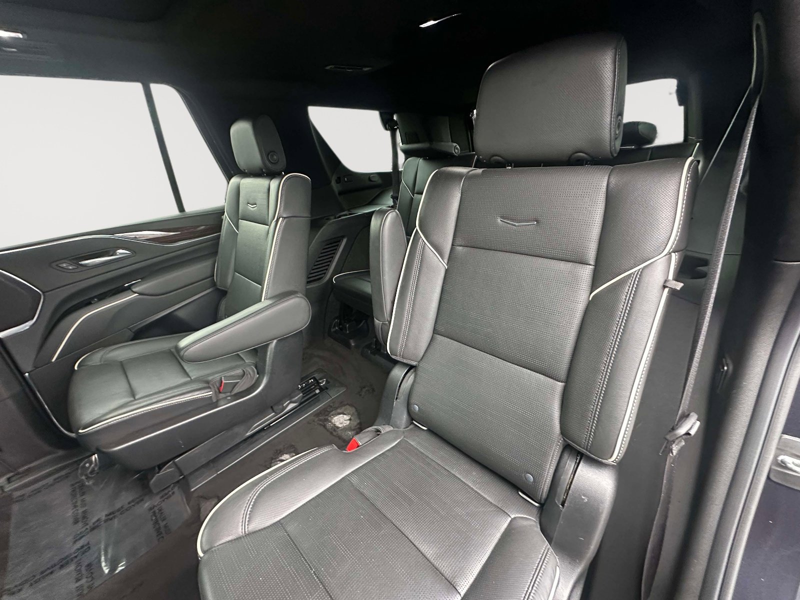 Used 2022 Cadillac Escalade Premium Luxury w/ LPO, Illumination Package image 33