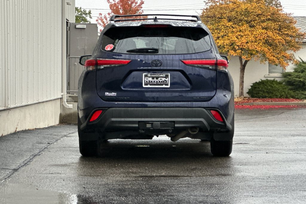 Used 2022 Toyota Highlander XLE AWD/4WD image 7