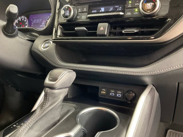 Used 2023 Toyota Highlander LE FWD image 18