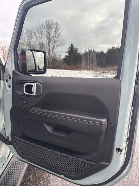 Used 2024 Jeep Wrangler Sahara w/ Technology Group AWD/4WD image 20