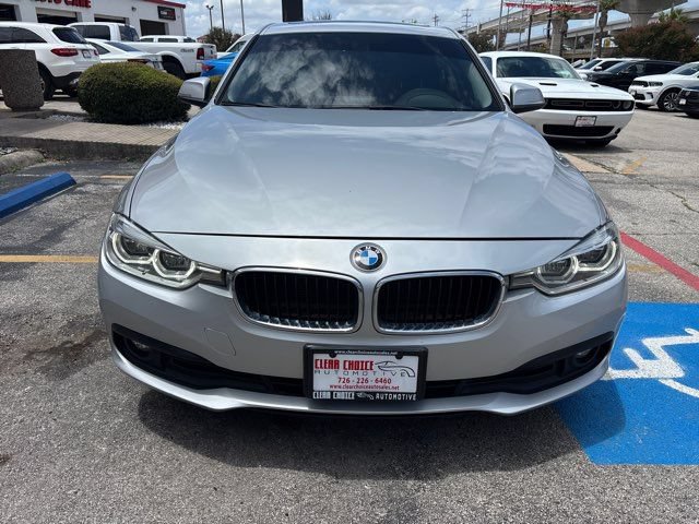Used 2018 BMW 320i Sedan RWD image 2