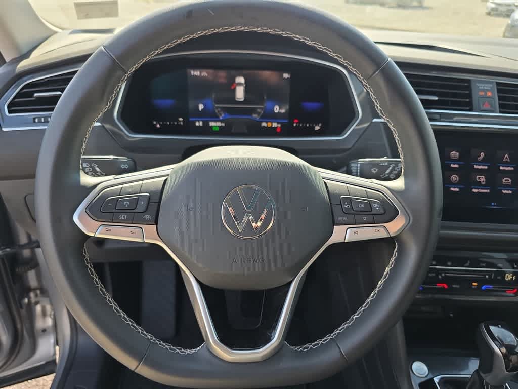 Used 2022 Volkswagen Tiguan SE AWD/4WD image 31