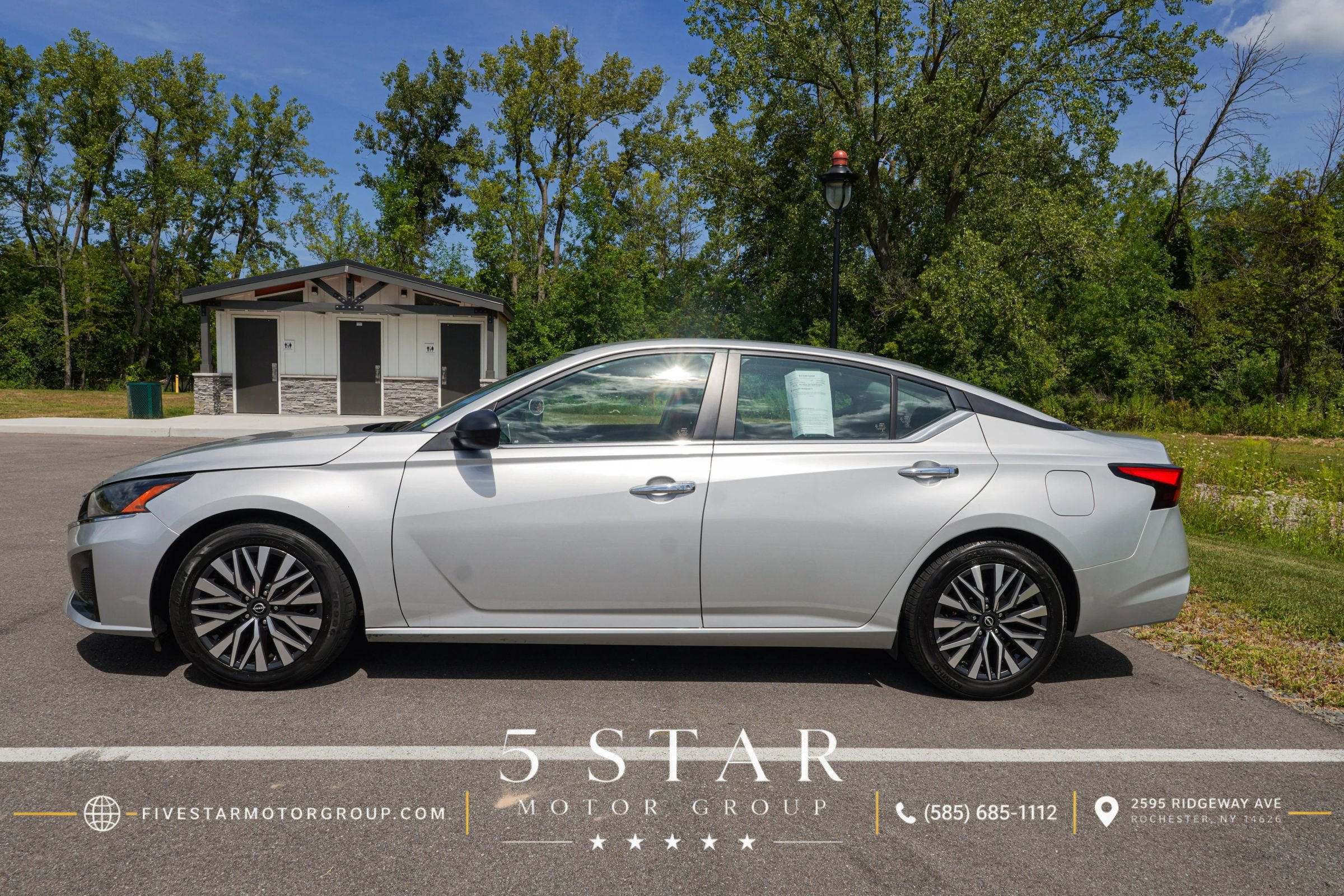 Used 2024 Nissan Altima 2.5 SV FWD image 1