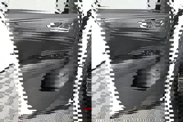 New 2026 Volkswagen Atlas Cross Sport SEL Premium R-Line image 31