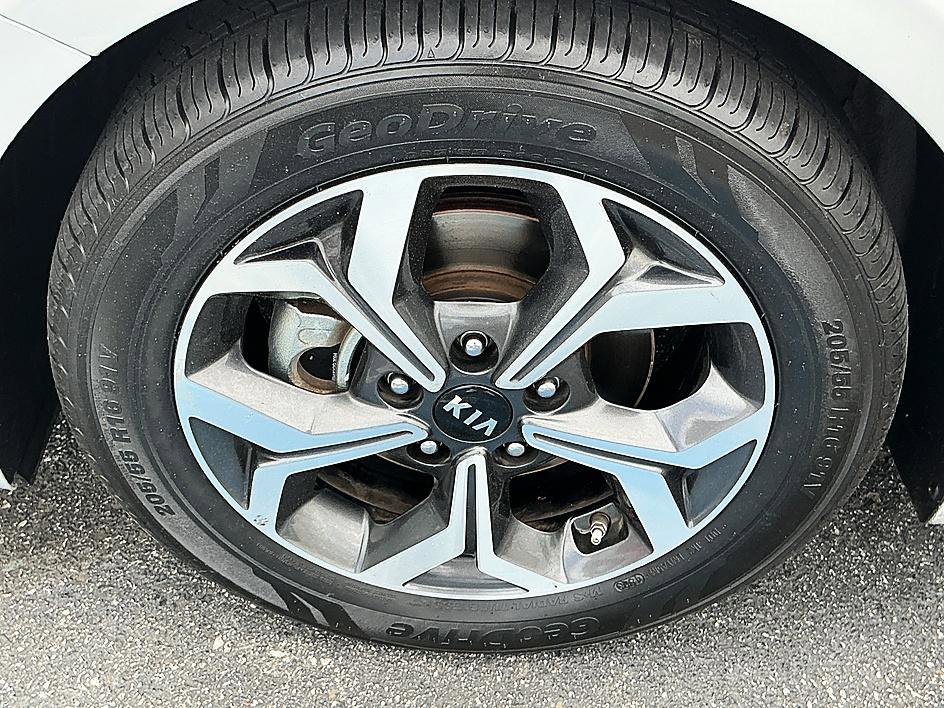 Used 2021 Kia Forte LXS FWD image 9