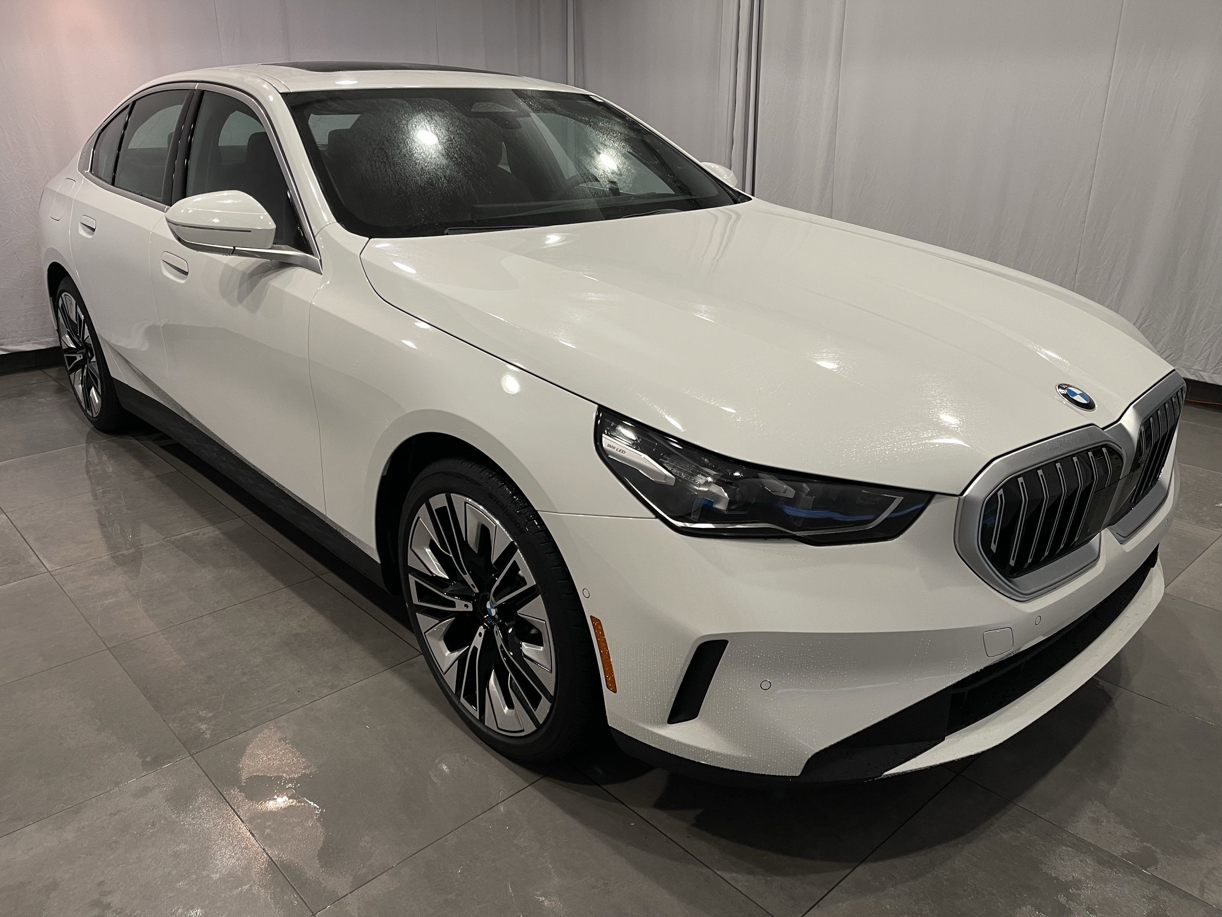 Used 2026 BMW 530i xDrive w/ Premium Package AWD/4WD image 3