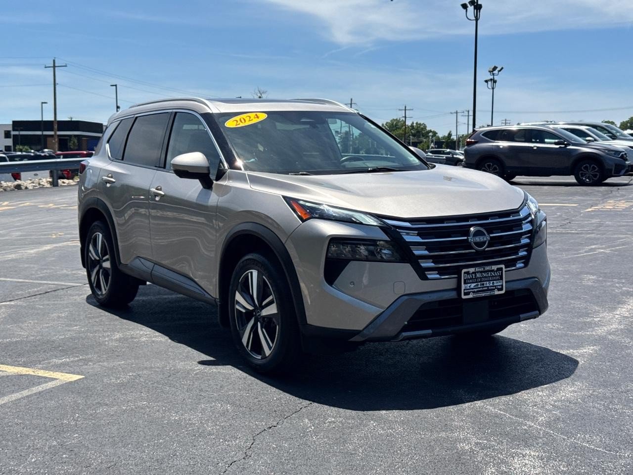 Used 2024 Nissan Rogue SL w/ SL Premium Package AWD/4WD image 2