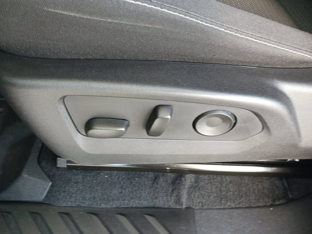 Used 2025 Chevrolet Colorado LT AWD/4WD image 32