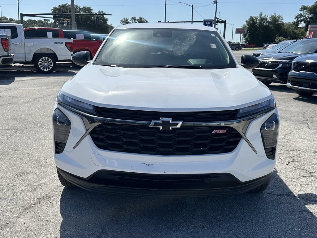 Used 2025 Chevrolet Trax RS FWD image 3