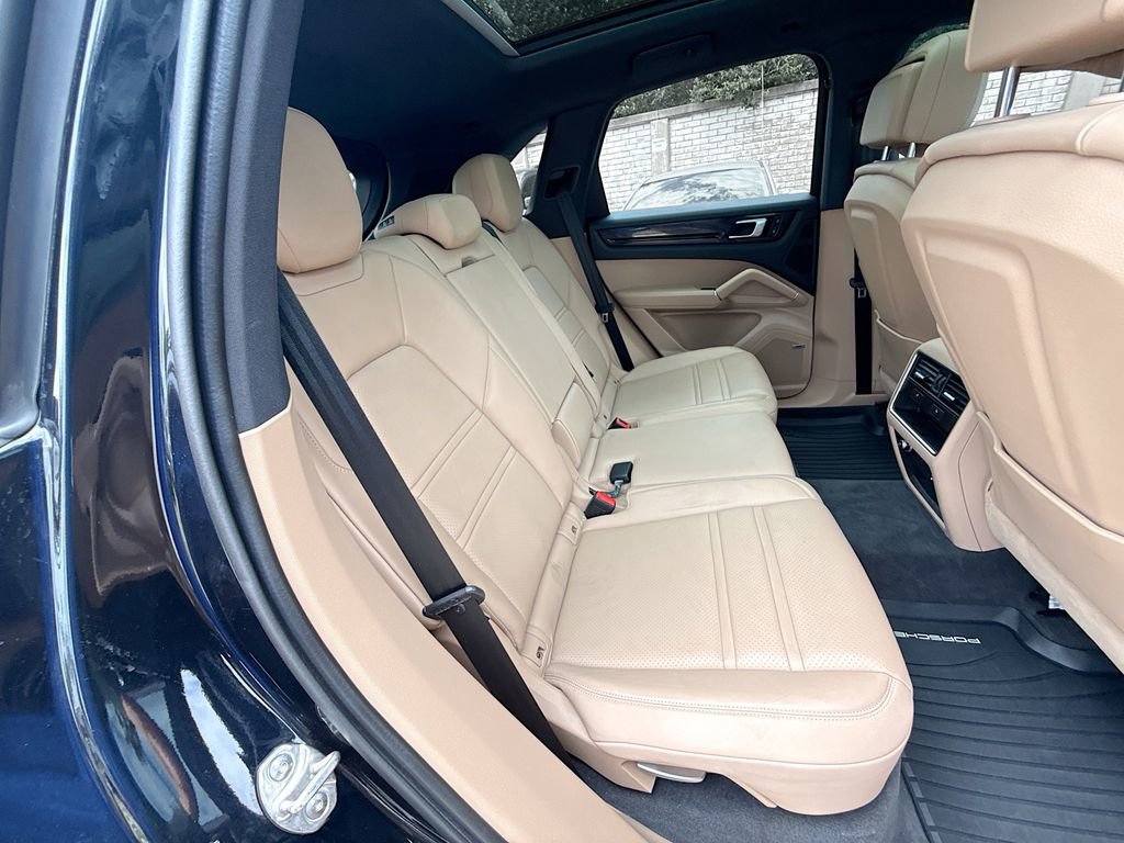 Used 2021 Porsche Cayenne S AWD/4WD image 32