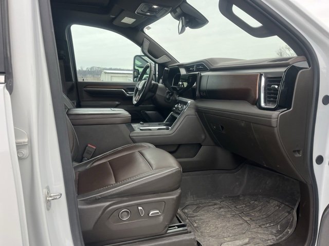 Used 2024 GMC Sierra 3500 Denali image 12