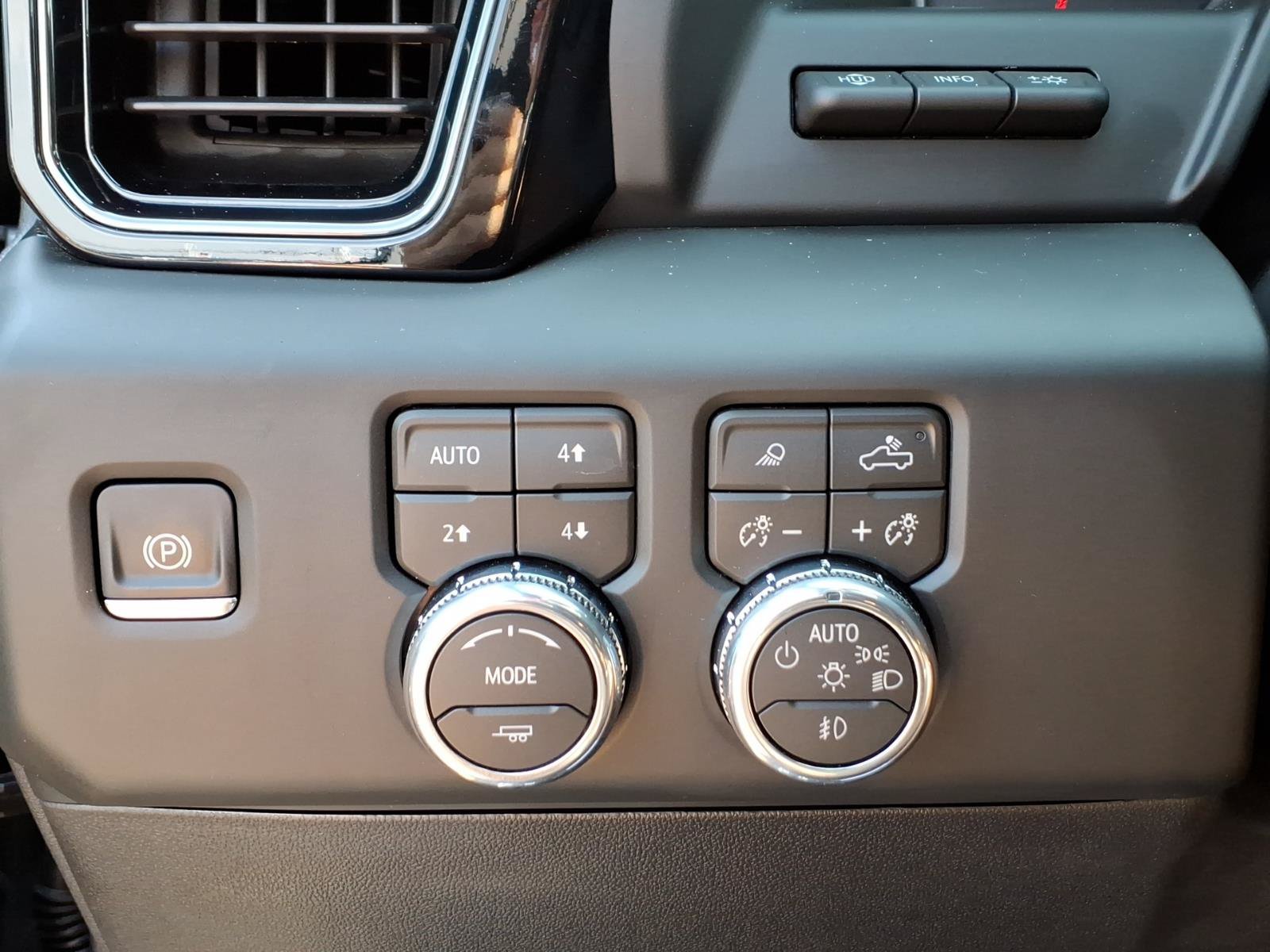 Used 2026 GMC Sierra 2500 AT4 w/ AT4 Premium Plus Package AWD/4WD image 23