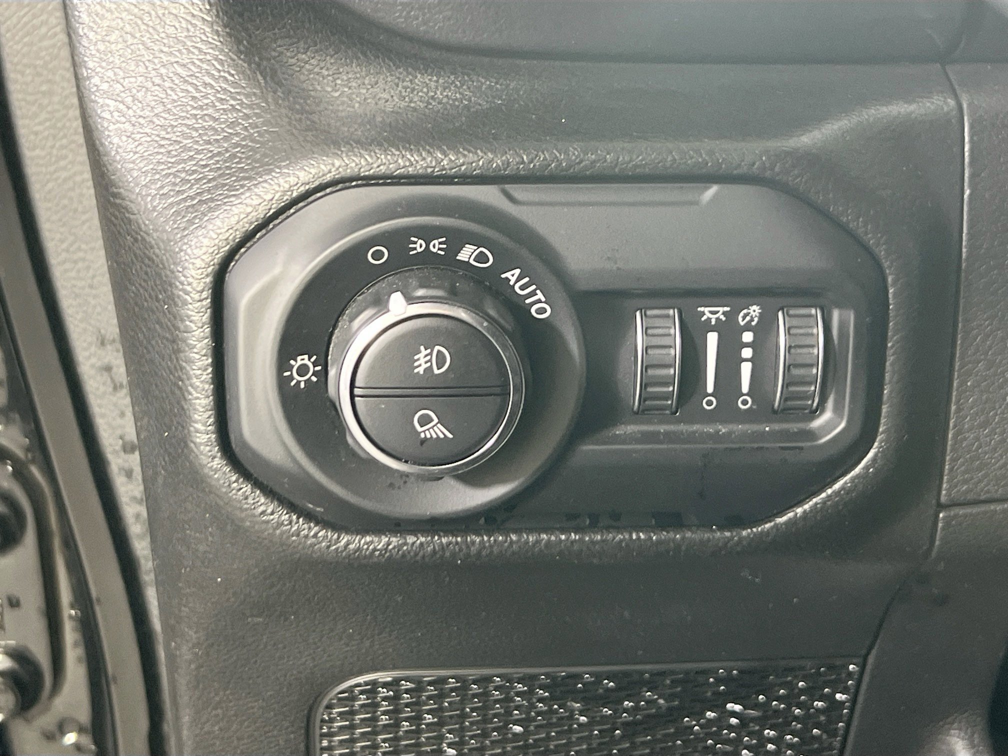 Used 2022 Jeep Gladiator Sport image 10