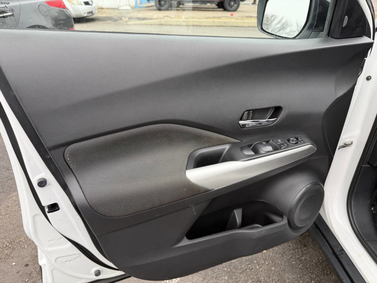 Used 2019 Nissan Kicks SV image 5