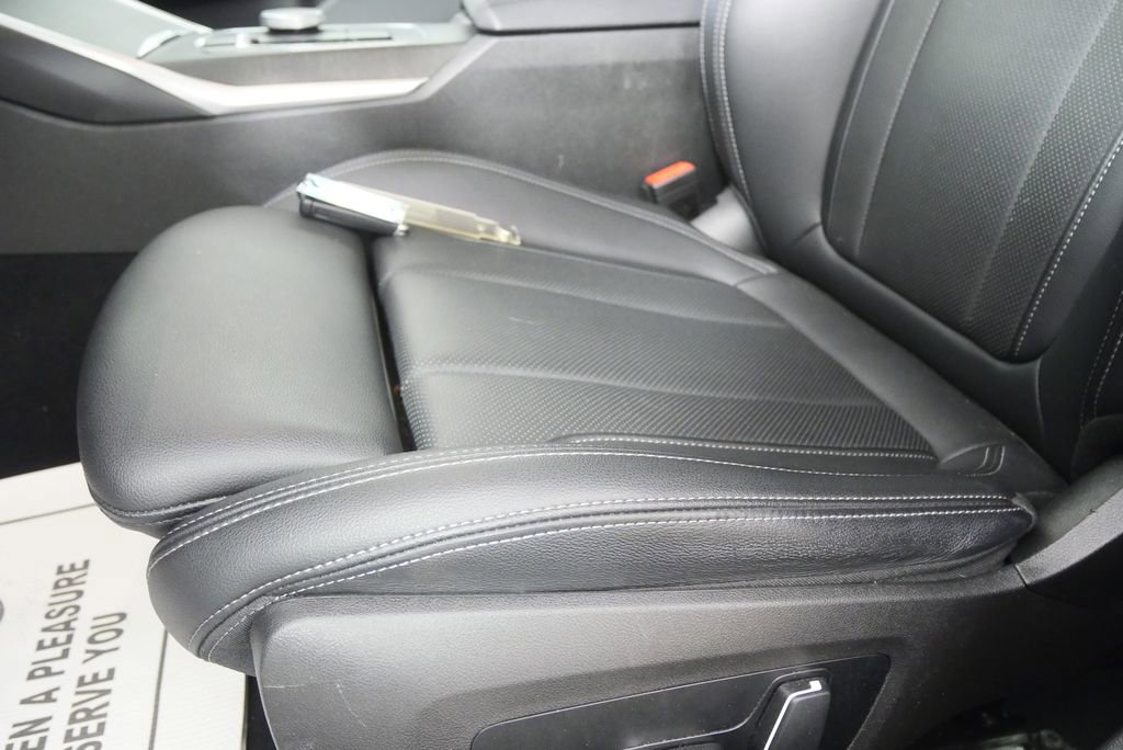 Used 2024 BMW 330i Sedan image 10