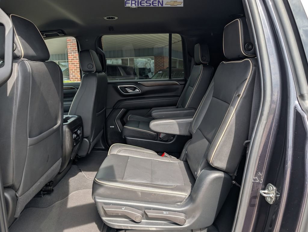 Used 2023 Chevrolet Suburban Premier image 11
