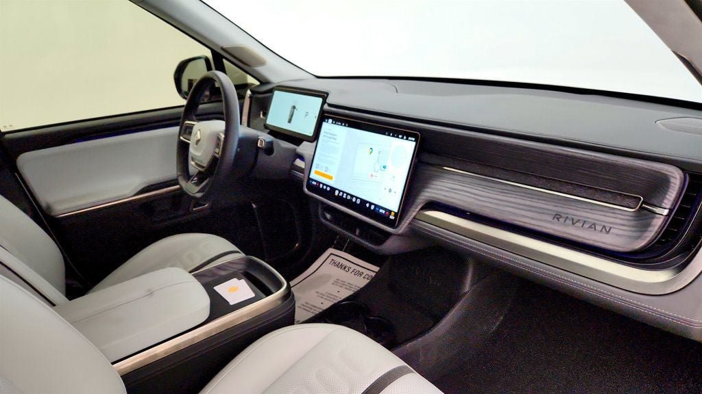 Used 2024 Rivian R1S Adventure AWD/4WD image 26