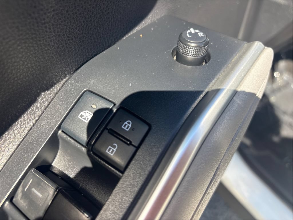 Used 2020 Toyota Highlander XLE AWD/4WD image 42
