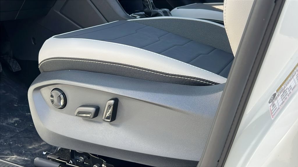New 2026 Volkswagen Taos SE image 17