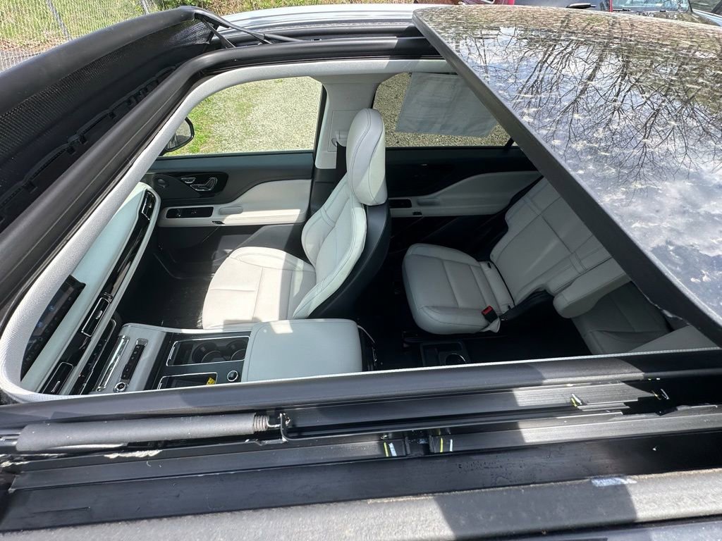New 2026 Lincoln Aviator Reserve w/ Illumination Package AWD/4WD image 6