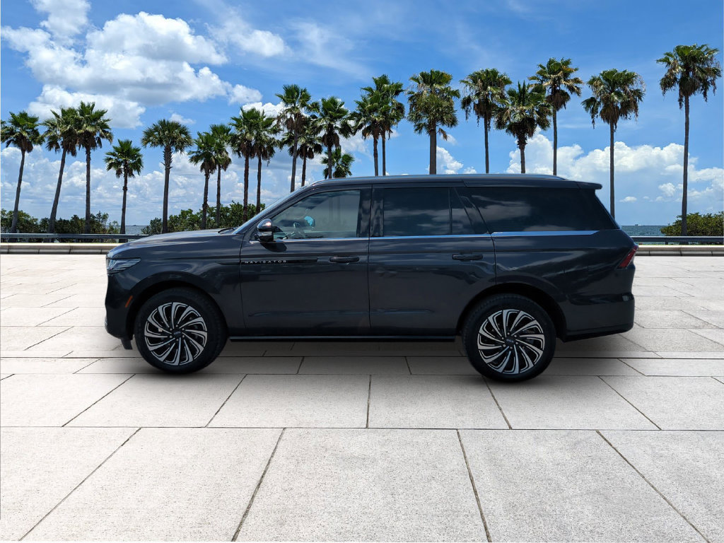 Used 2025 Lincoln Navigator Black Label AWD/4WD image 6