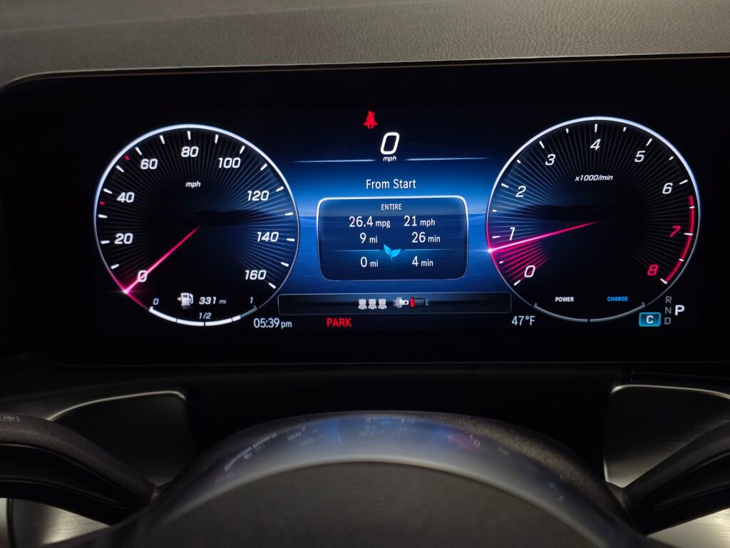 Used 2025 Mercedes-Benz GLB 250 4MATIC image 35