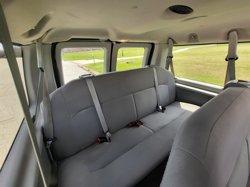 Used 2014 Ford E-350 and Econoline 350 XLT RWD image 16