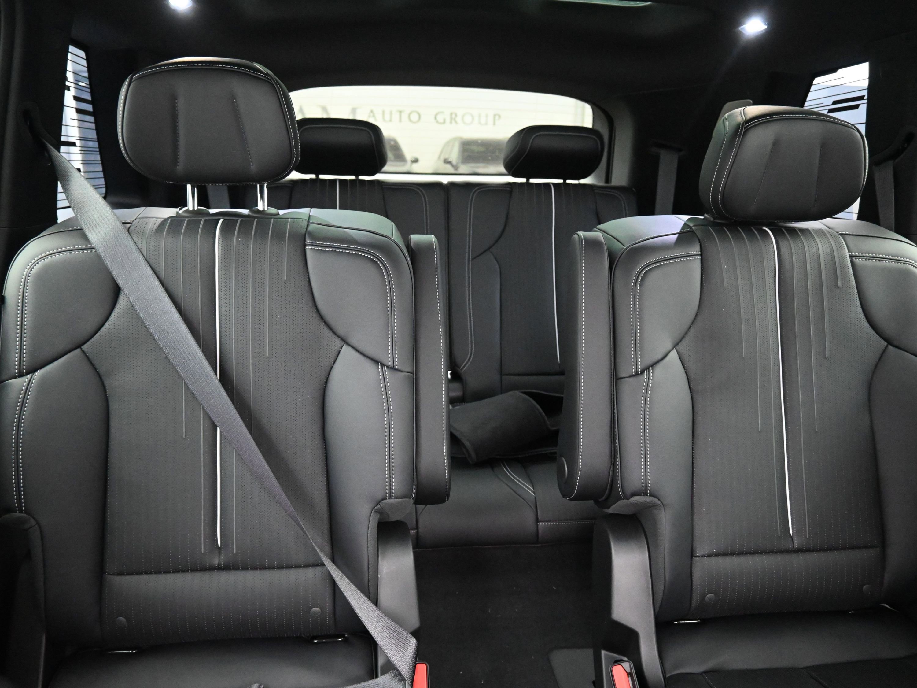 New 2026 Cadillac Vistiq Luxury w/ LPO, Floor Liner Package image 14