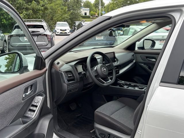 Used 2023 Nissan Rogue SV AWD/4WD image 14