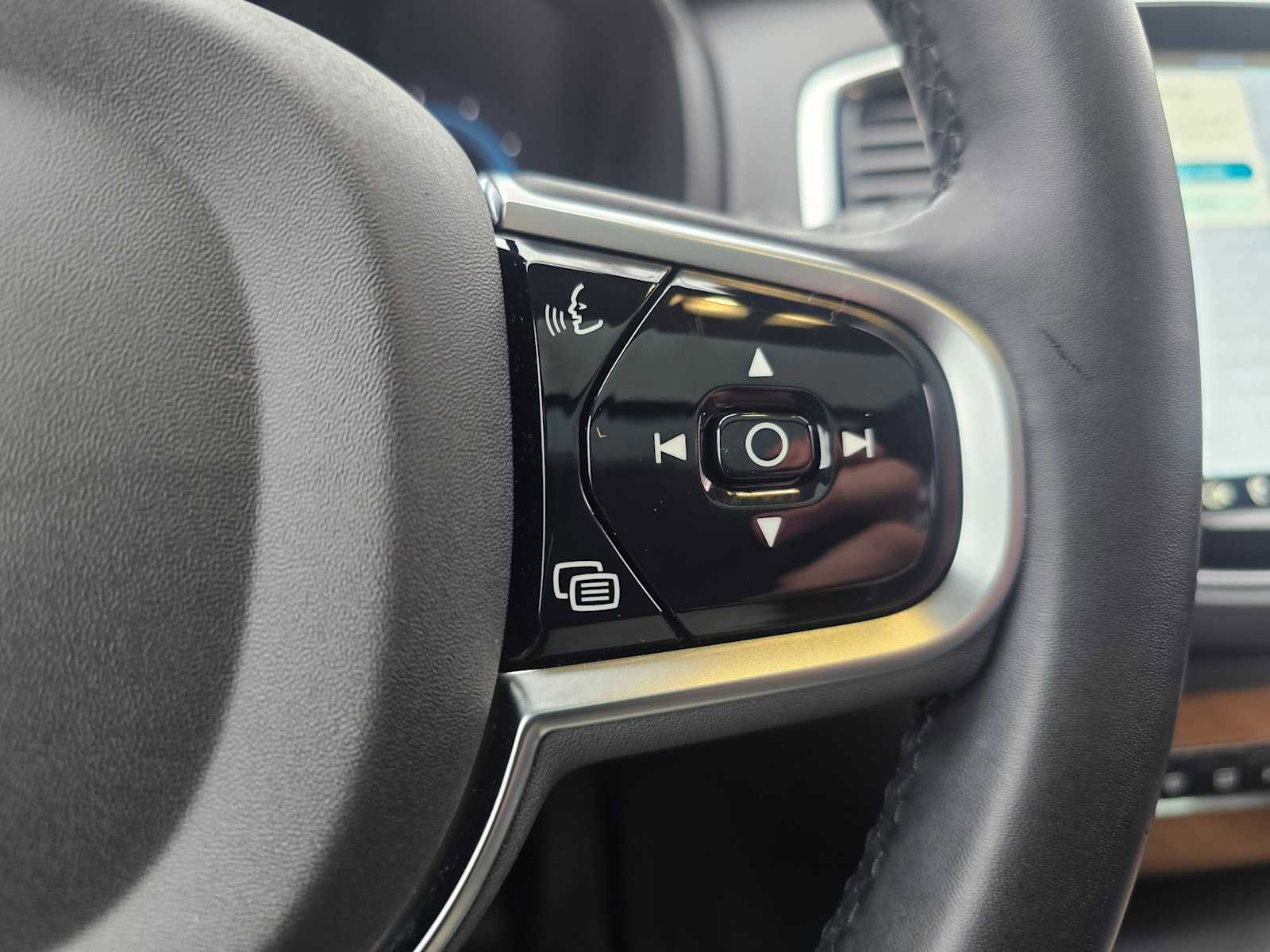 Certified 2025 Volvo XC90 T8 Plus w/ Protection Package Premier image 35