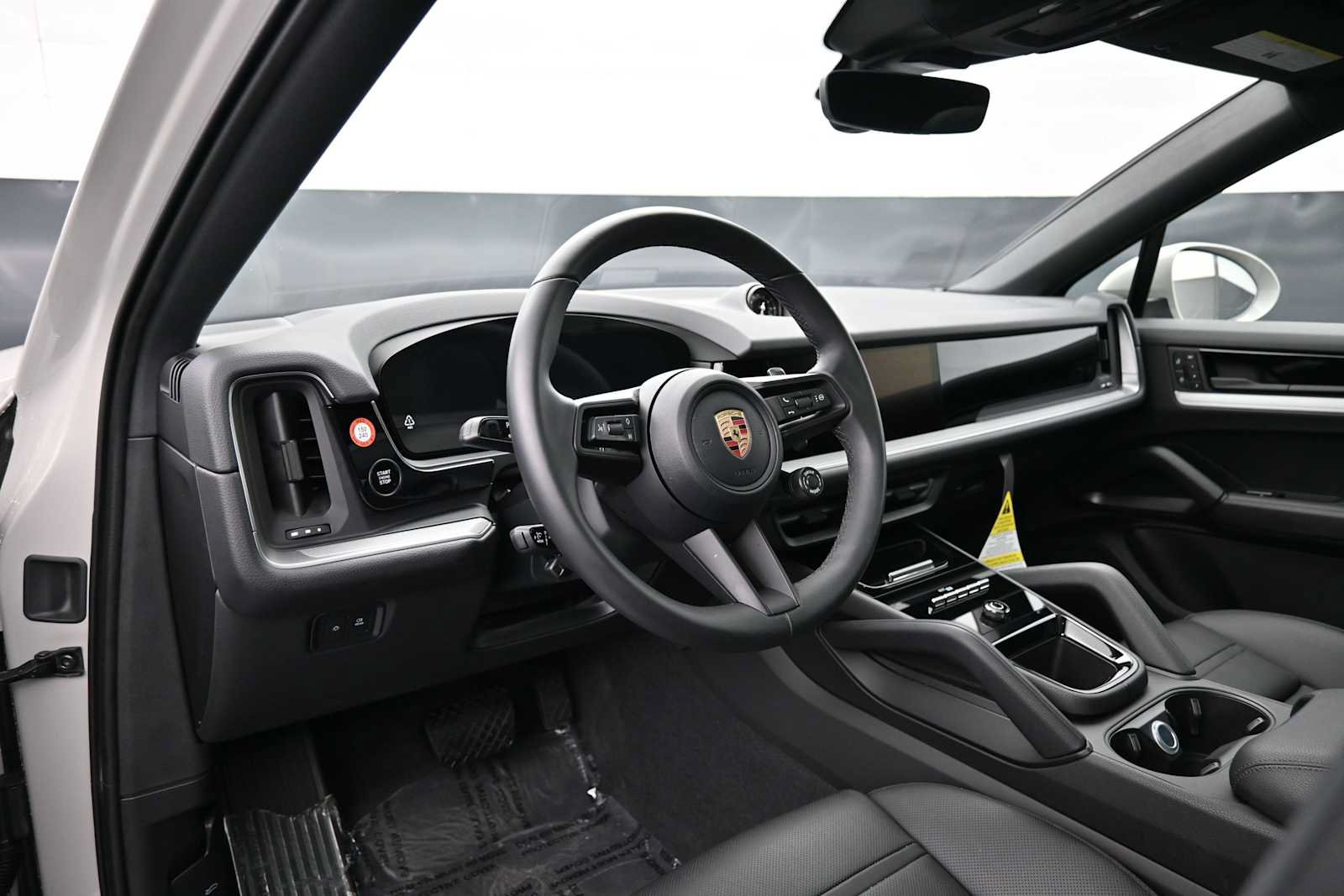 Certified 2026 Porsche Cayenne Coupe AWD/4WD image 4