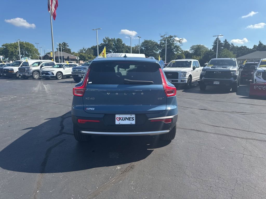 Used 2024 Volvo XC40 B5 Core image 4