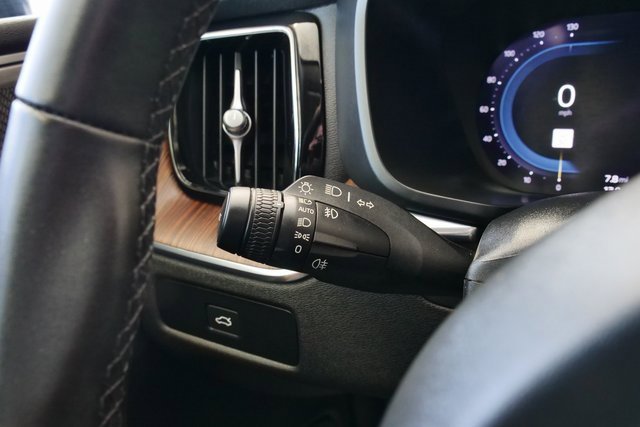 Used 2024 Volvo XC60 B5 Plus image 32