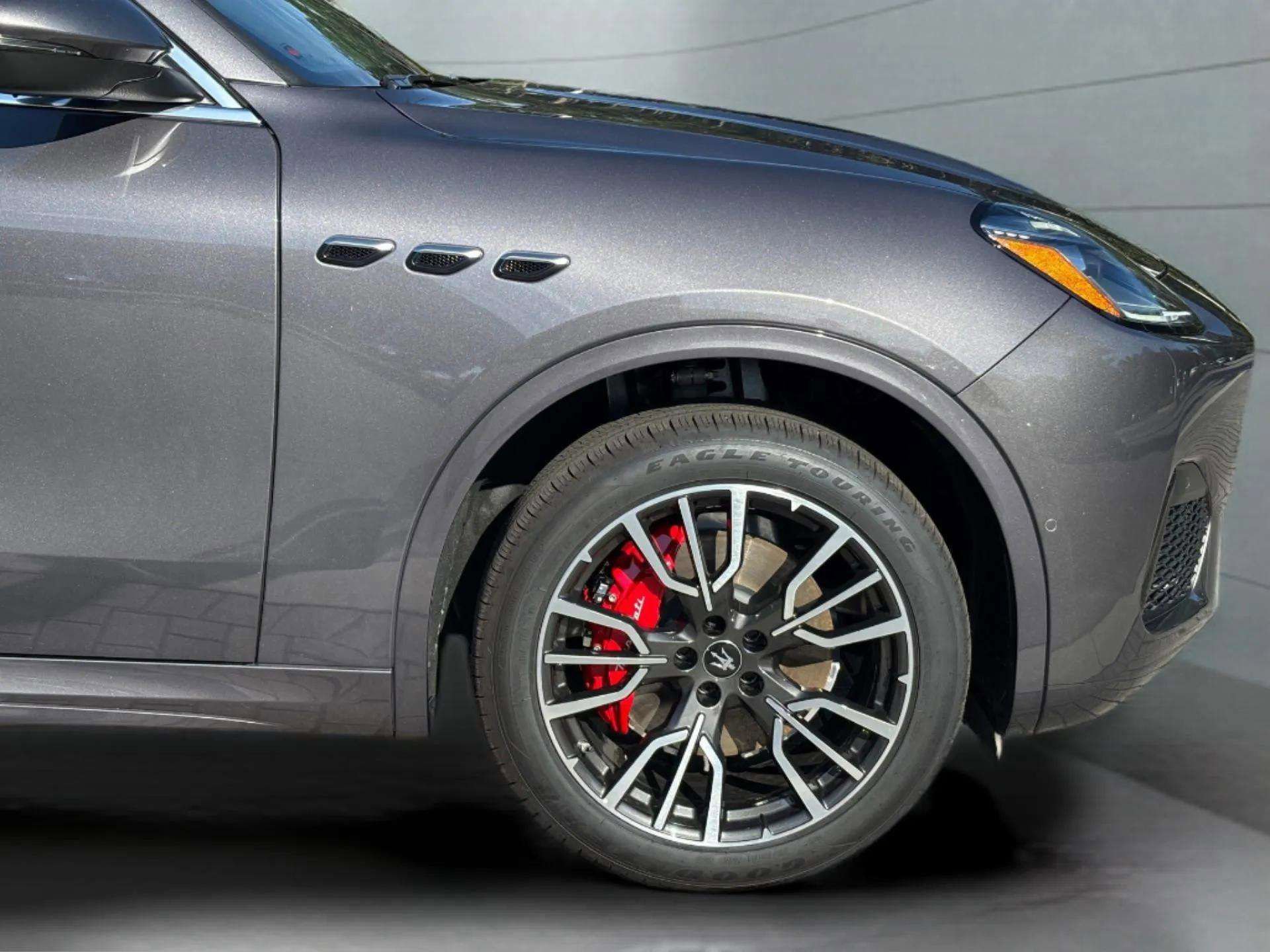 New 2025 Maserati Grecale GT image 6