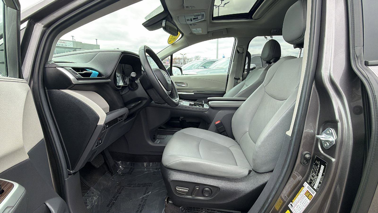 Used 2024 Toyota Sienna XLE w/ XLE Plus Package image 15