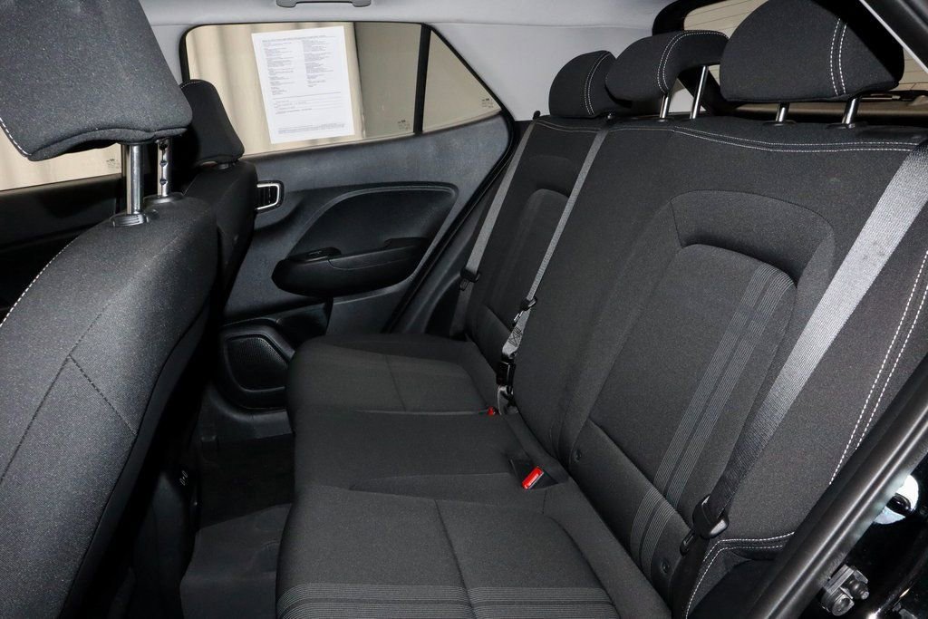 Certified 2025 Hyundai Venue SEL image 21