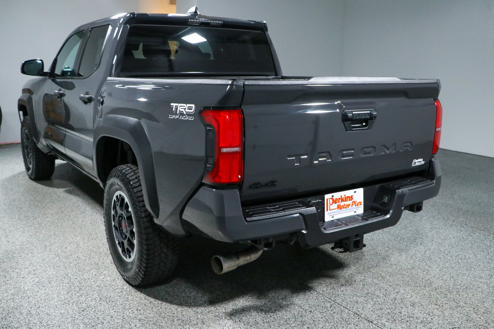 Used 2024 Toyota Tacoma TRD Off-Road AWD/4WD image 9